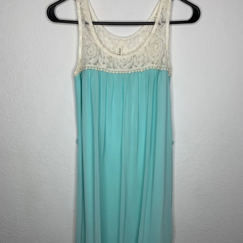 XS NWOT mint and cream lace boutique dress